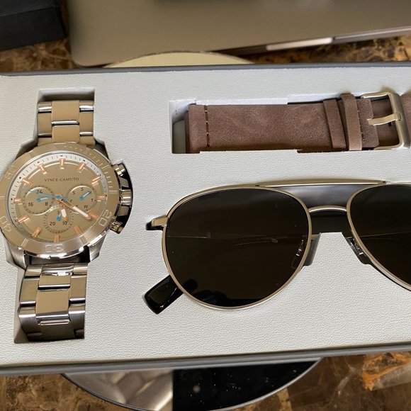 Vince Camuto 1147GYSVST Men's 47mm S/Steel Watch + Sunglasses Set - Picture 3 of 7